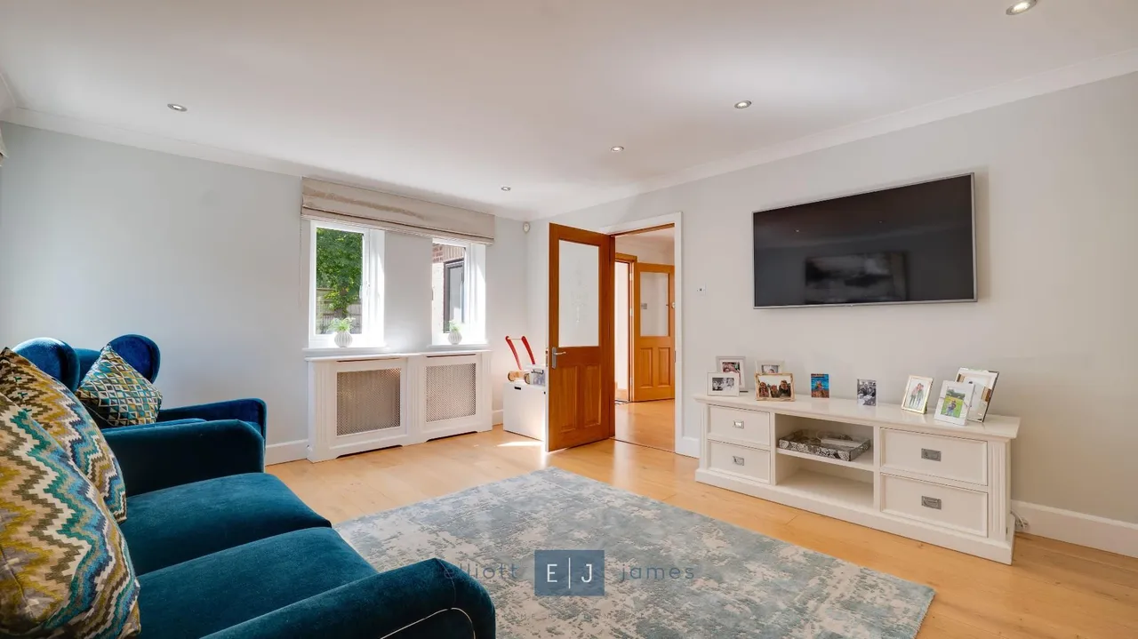 High Road, Loughton, photo 10