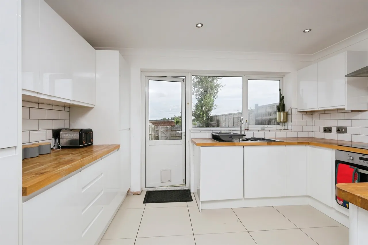 Maywood Avenue, Eastbourne, photo 3