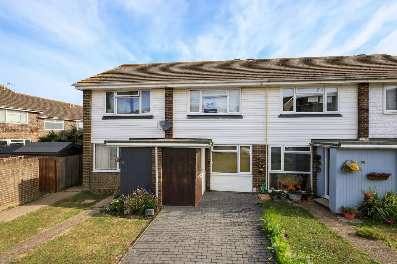 2 bed house for sale — Maywood Avenue, Eastbourne