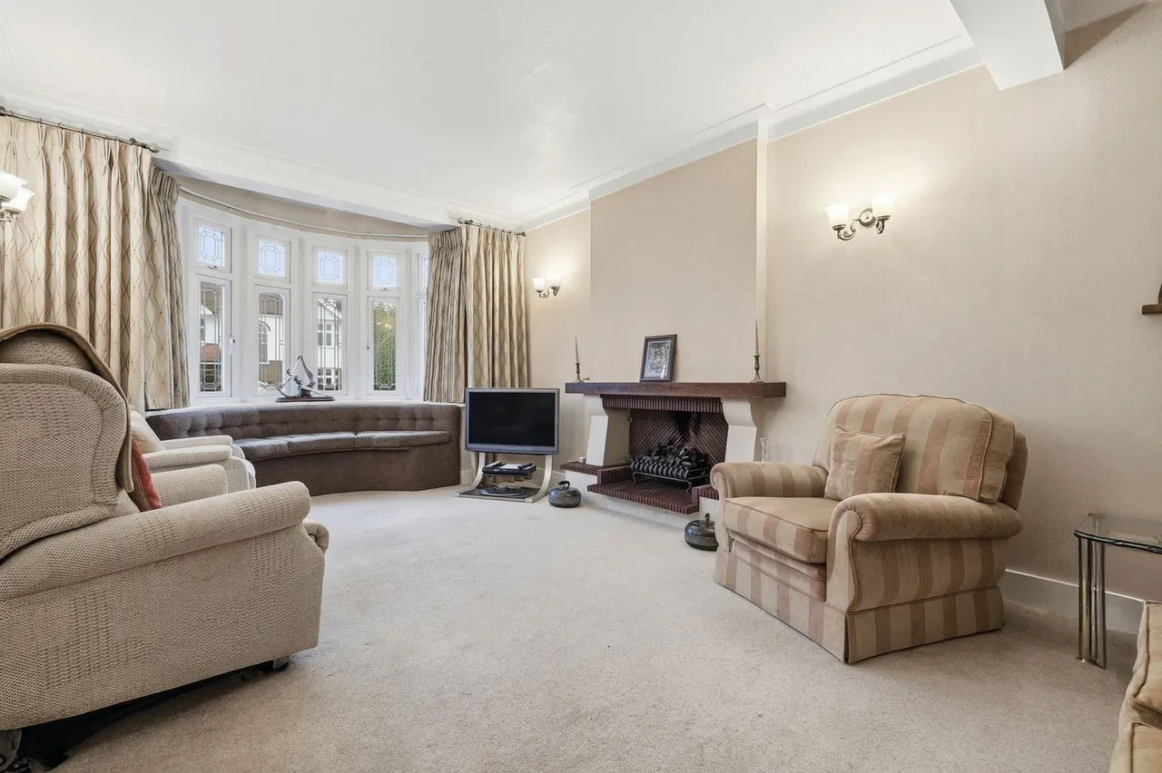 Claremont Gardens, Upminster, RM14, photo 5