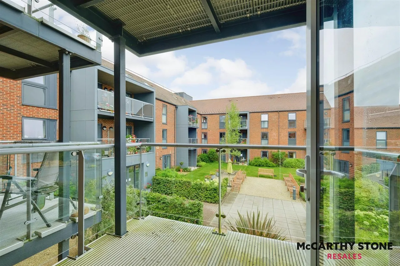 1 bed flat for sale, The Dean, Alresford, SO24