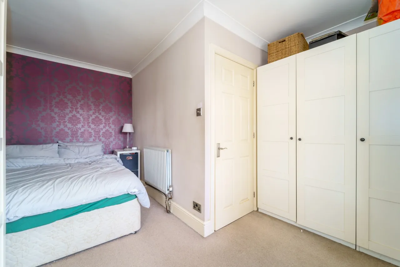 Wendover Road, Staines-upon-Thames, TW18, photo 9