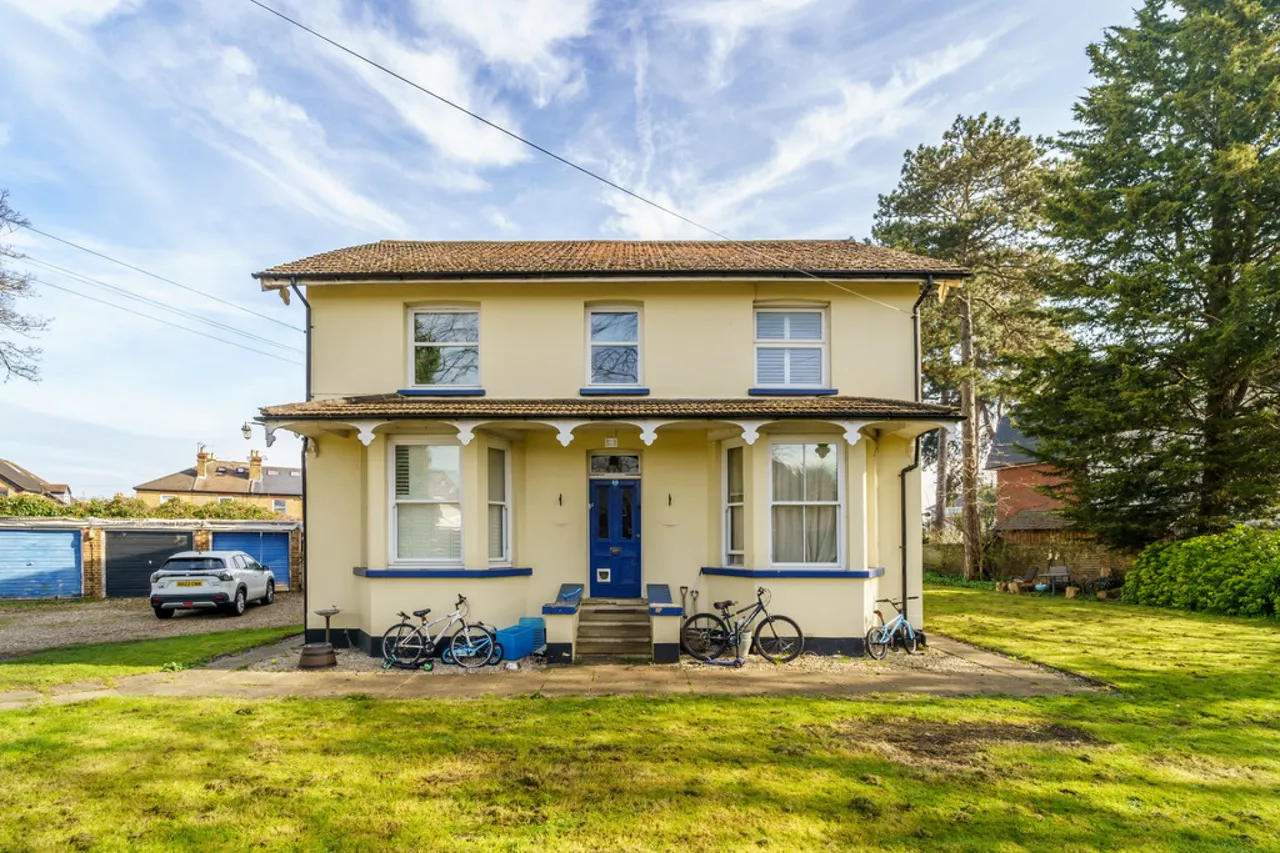 2 bed flat for sale, Wendover Road, Staines-upon-Thames, TW18