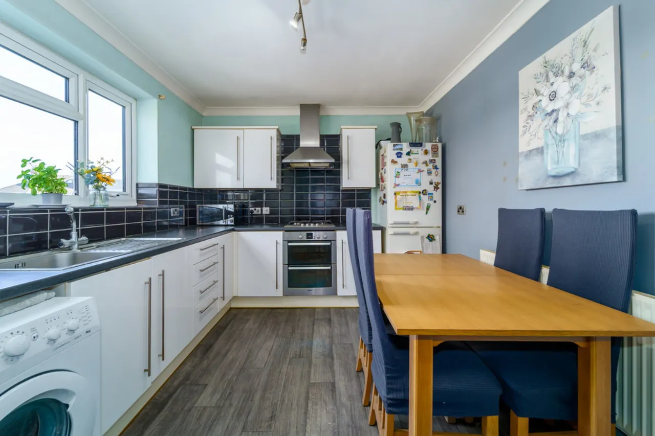 Wendover Road, Staines-upon-Thames, TW18, photo 11