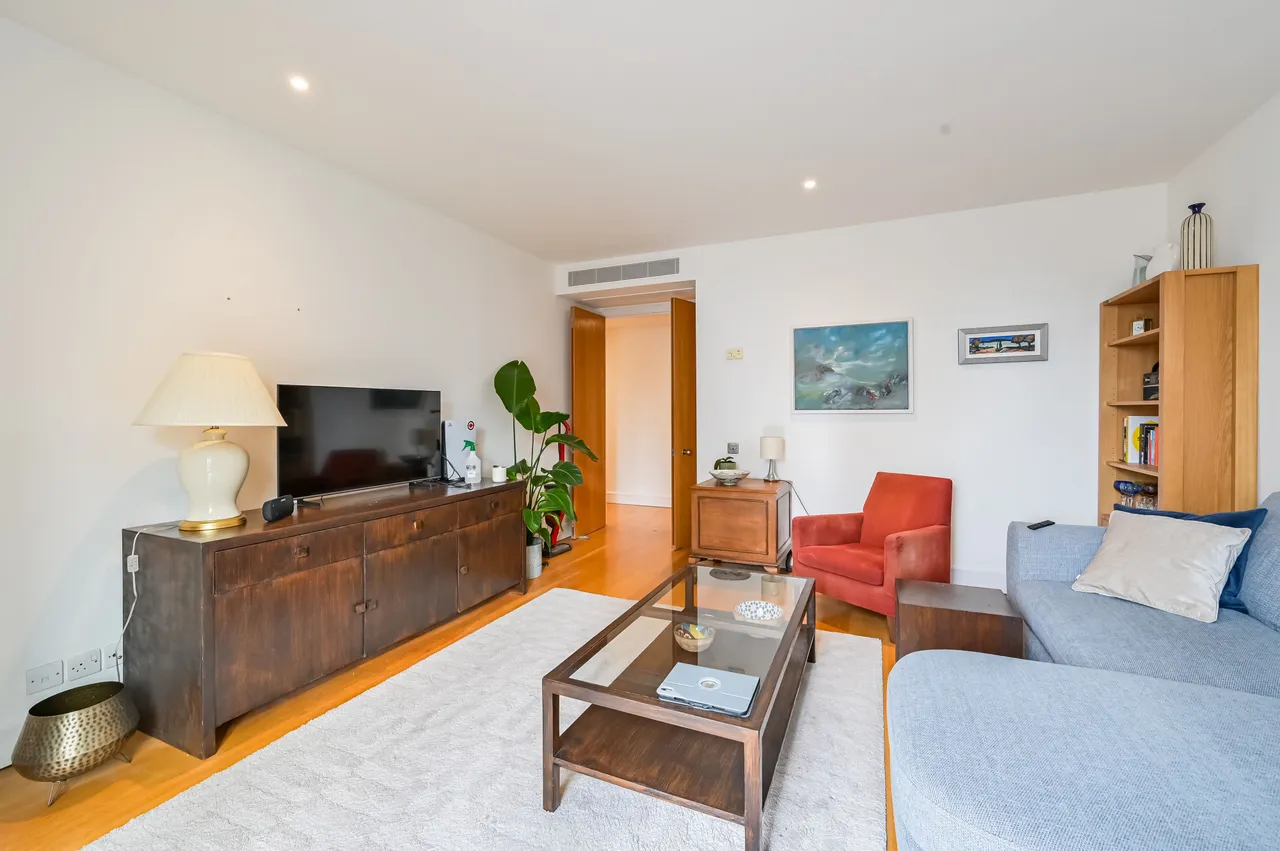 Apartment 101, Berkeley Tower, 48 Westferry Circus, London, photo 6