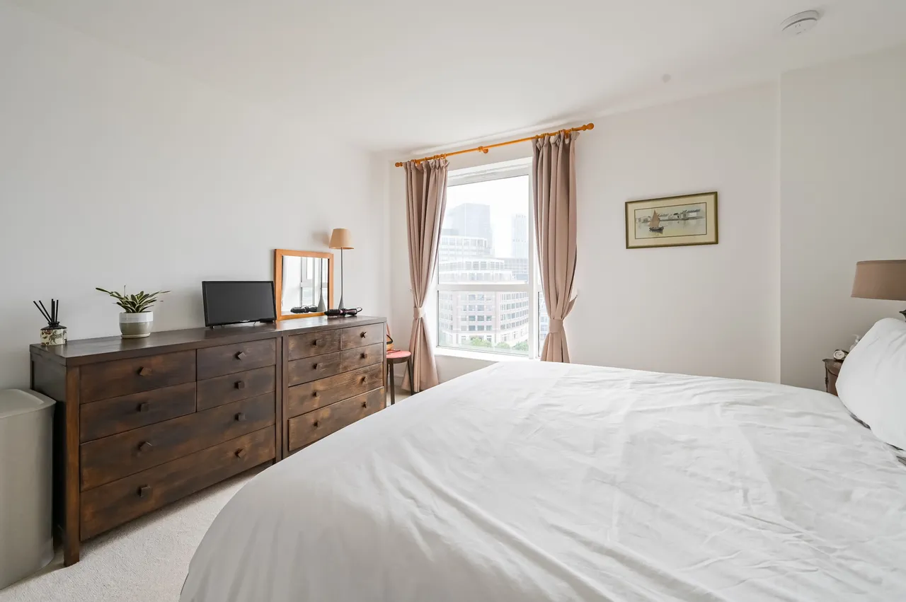 Apartment 101, Berkeley Tower, 48 Westferry Circus, London, photo 12
