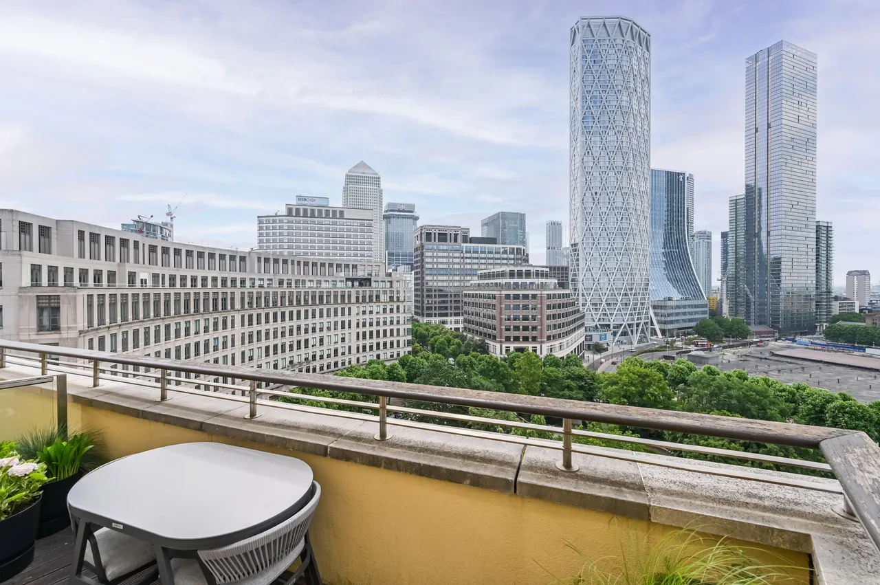 Apartment 101, Berkeley Tower, 48 Westferry Circus, London, photo 2