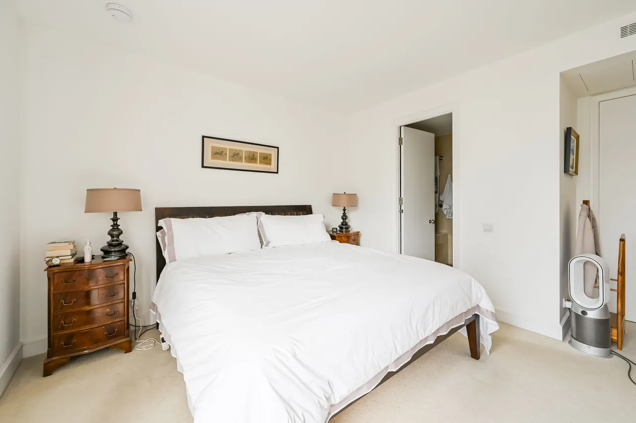 Apartment 101, Berkeley Tower, 48 Westferry Circus, London, photo 11