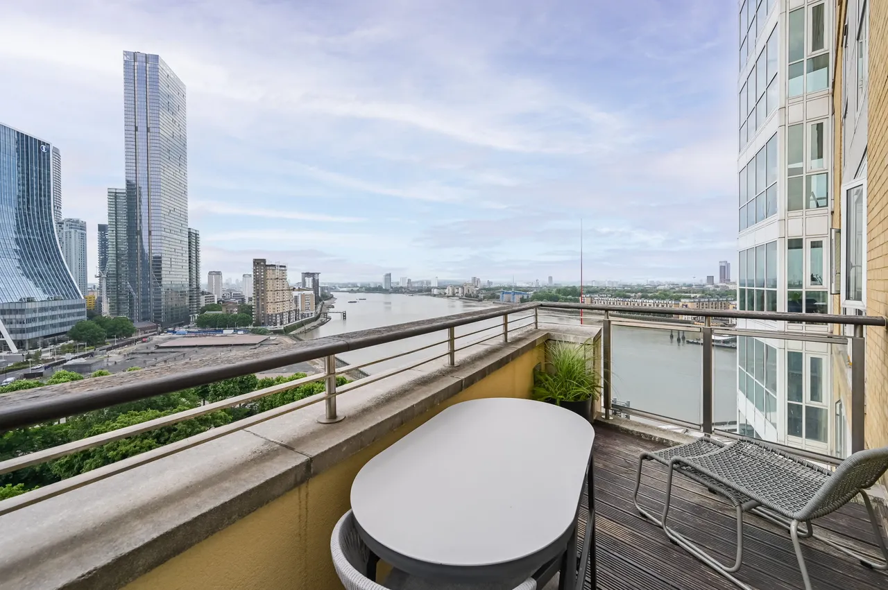 Apartment 101, Berkeley Tower, 48 Westferry Circus, London, photo 7