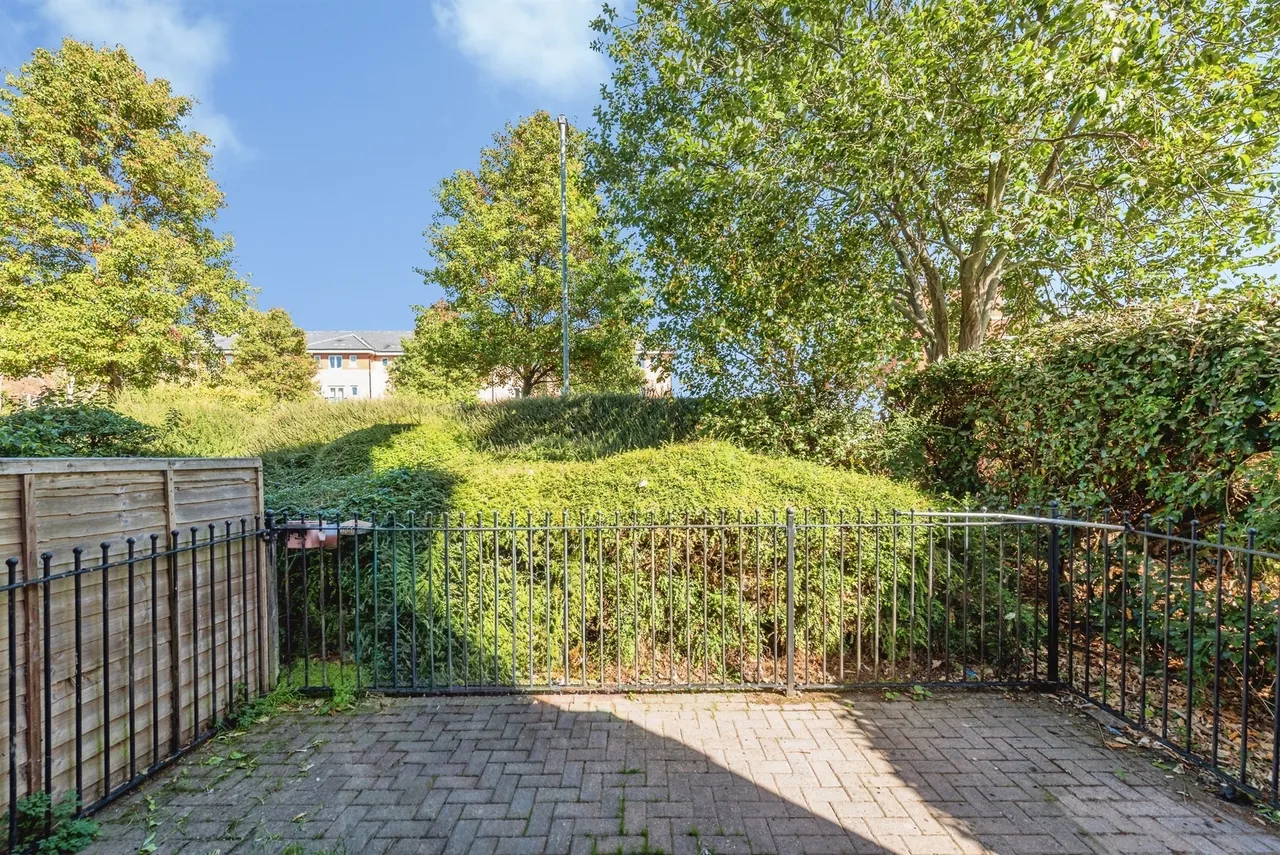 Saltash Road, Swindon, SN2, photo 9