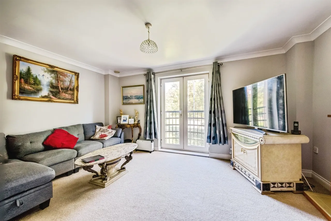 Saltash Road, Swindon, SN2, photo 4