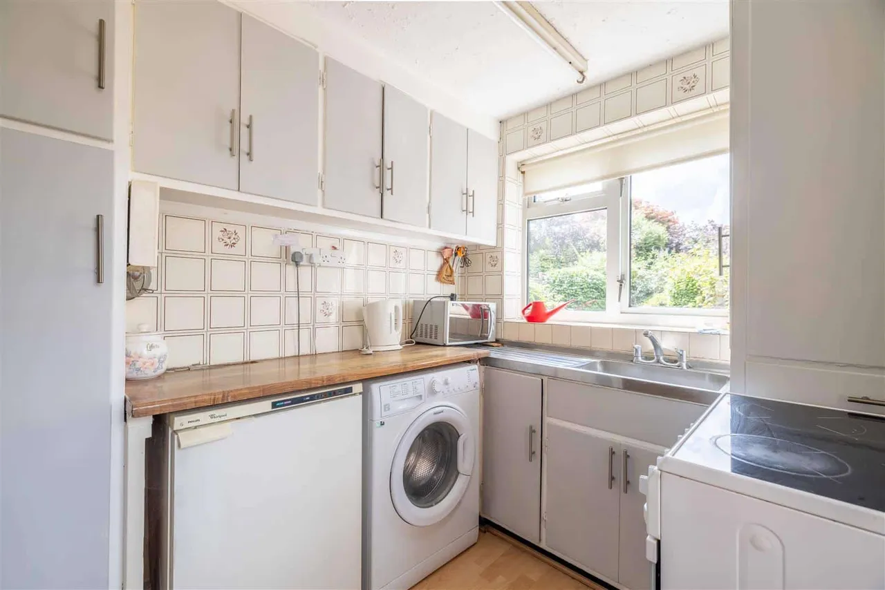 Meadow Way, Old Windsor, Windsor, SL4 2NX, photo 6
