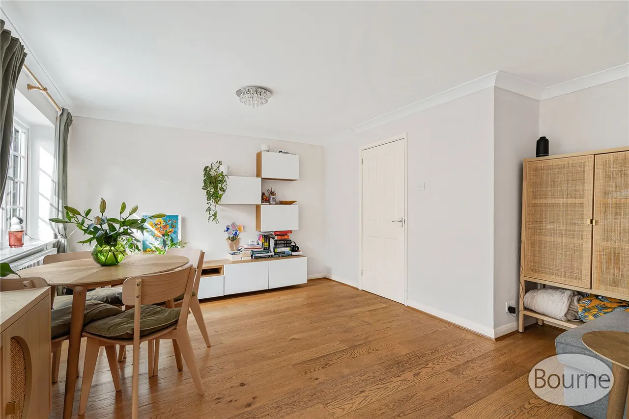 Regalfield Close, Guildford, GU2, photo 4