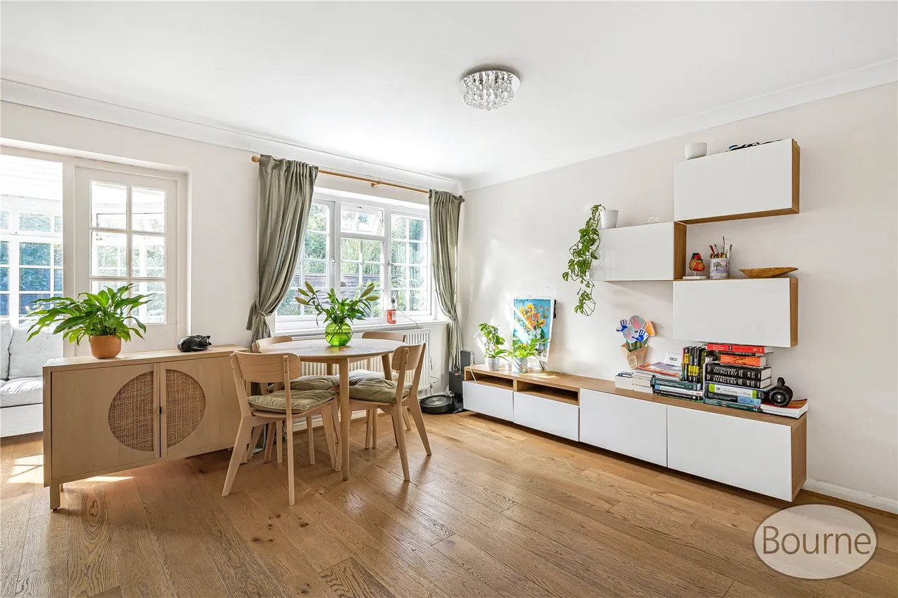 Regalfield Close, Guildford, GU2, photo 13