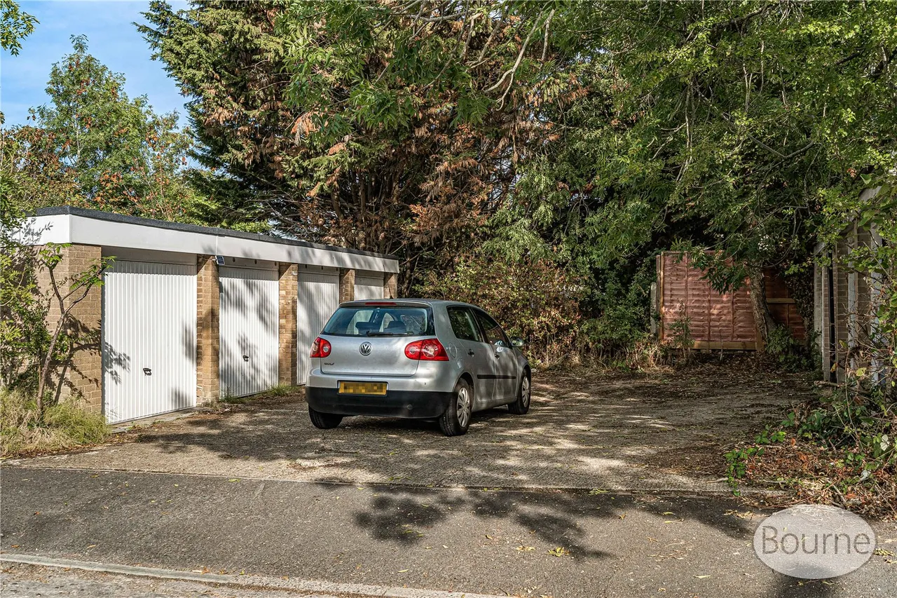 Regalfield Close, Guildford, GU2, photo 24