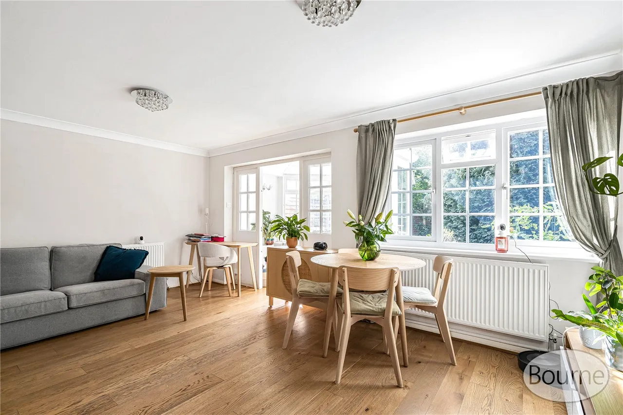 Regalfield Close, Guildford, GU2, photo 3