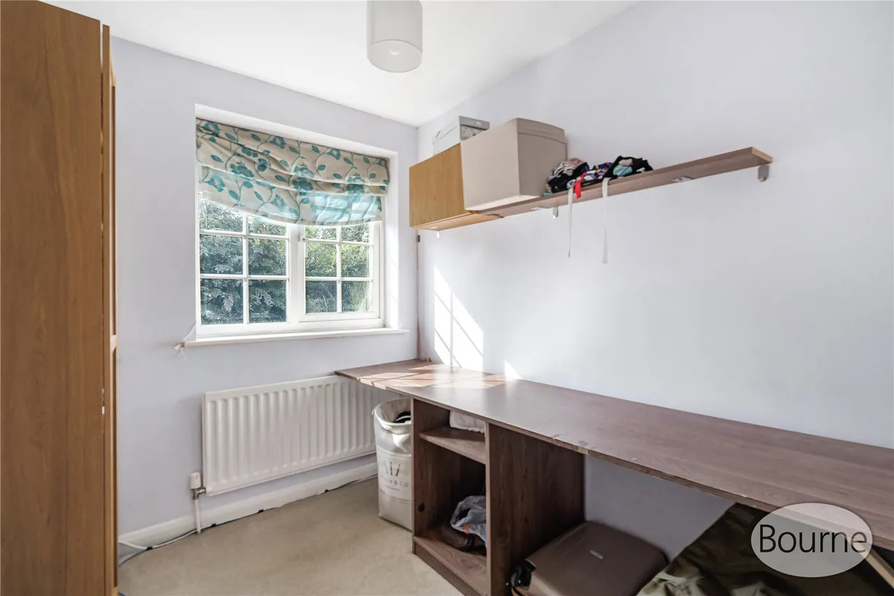 Regalfield Close, Guildford, GU2, photo 8