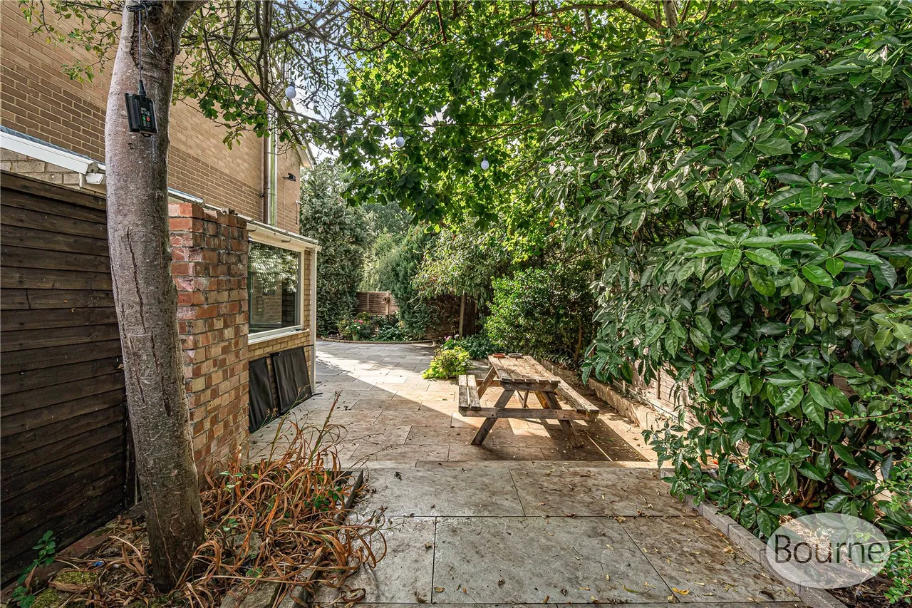 Regalfield Close, Guildford, GU2, photo 19