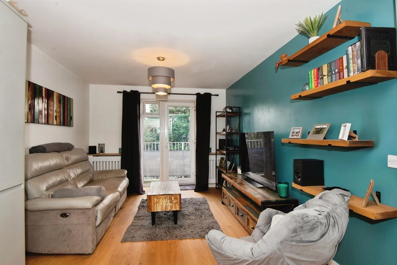West Wycombe Road, High Wycombe, HP12, photo 2