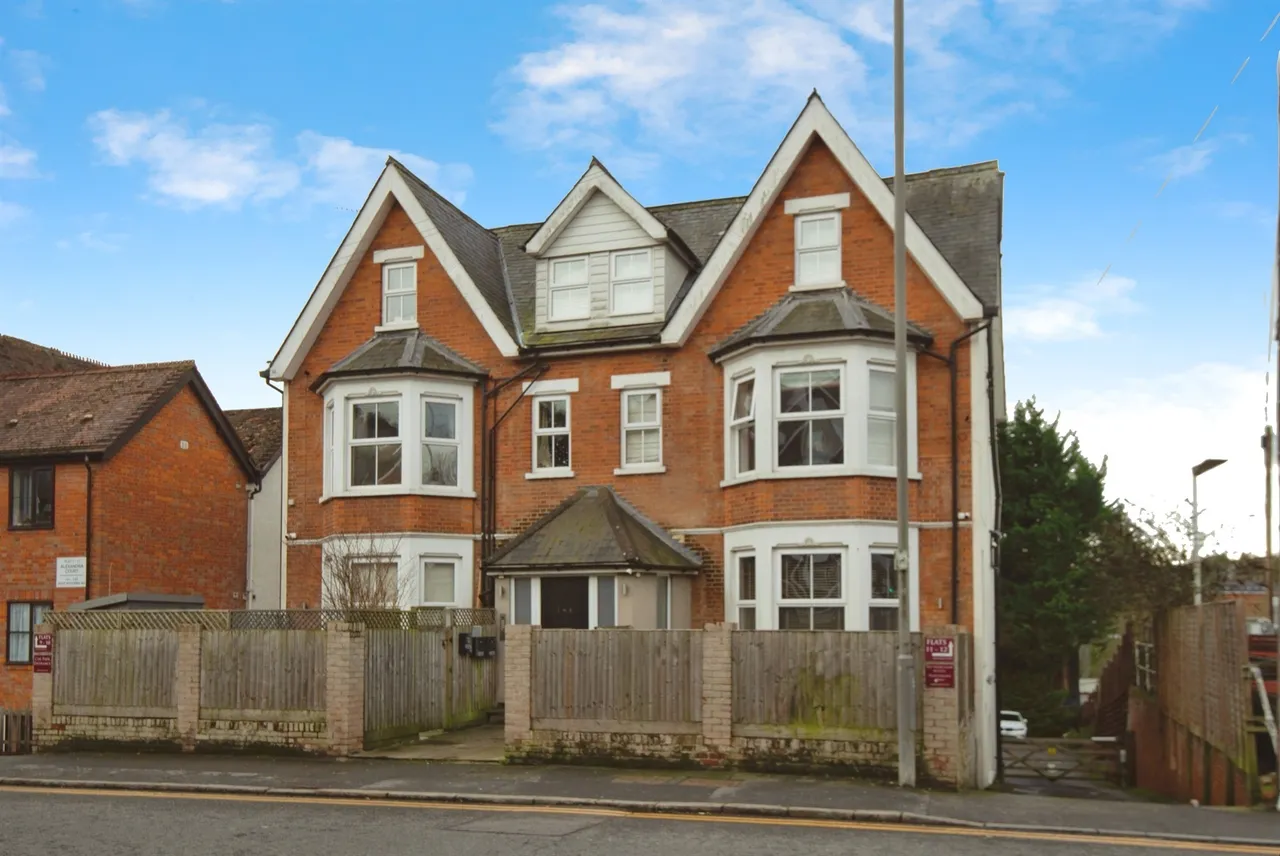 2 bed flat for sale, West Wycombe Road, High Wycombe, HP12
