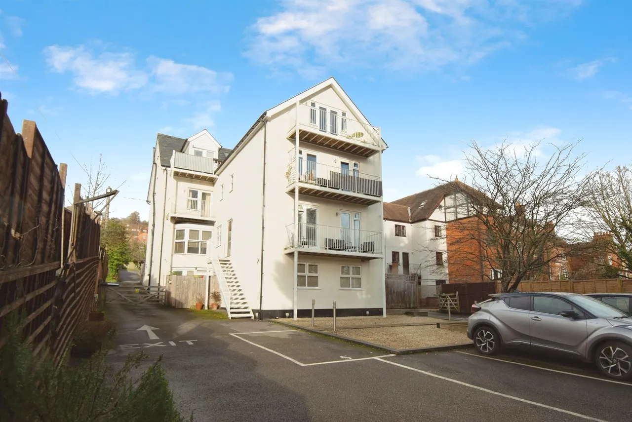 West Wycombe Road, High Wycombe, HP12, photo 15