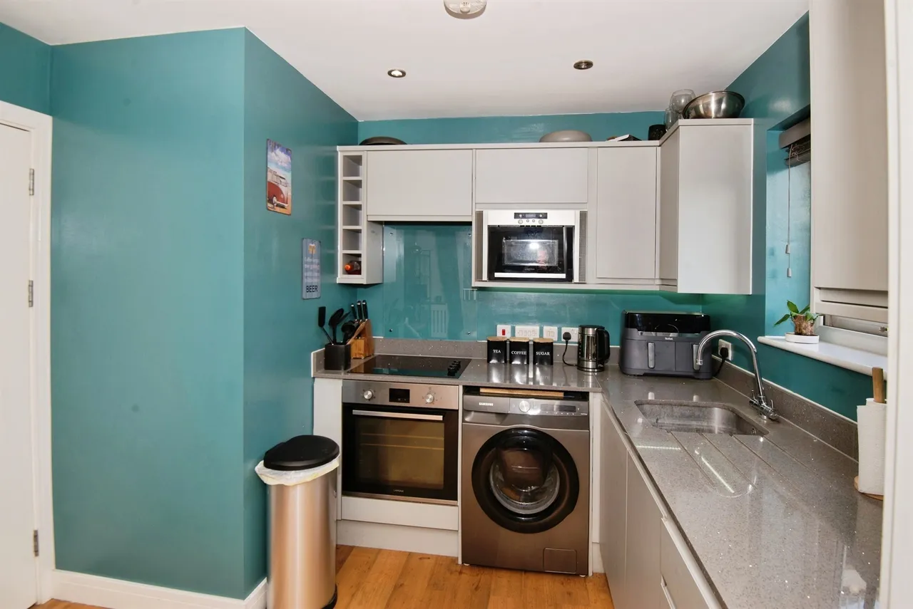West Wycombe Road, High Wycombe, HP12, photo 11