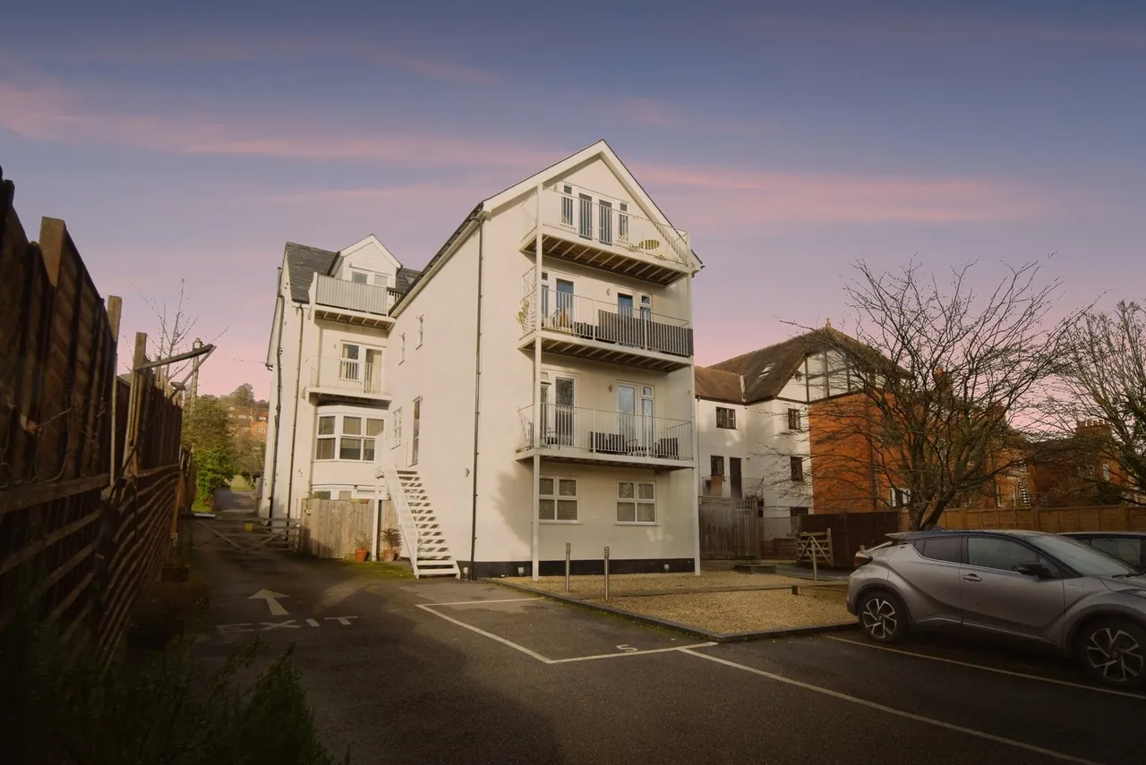 West Wycombe Road, High Wycombe, HP12, photo 5