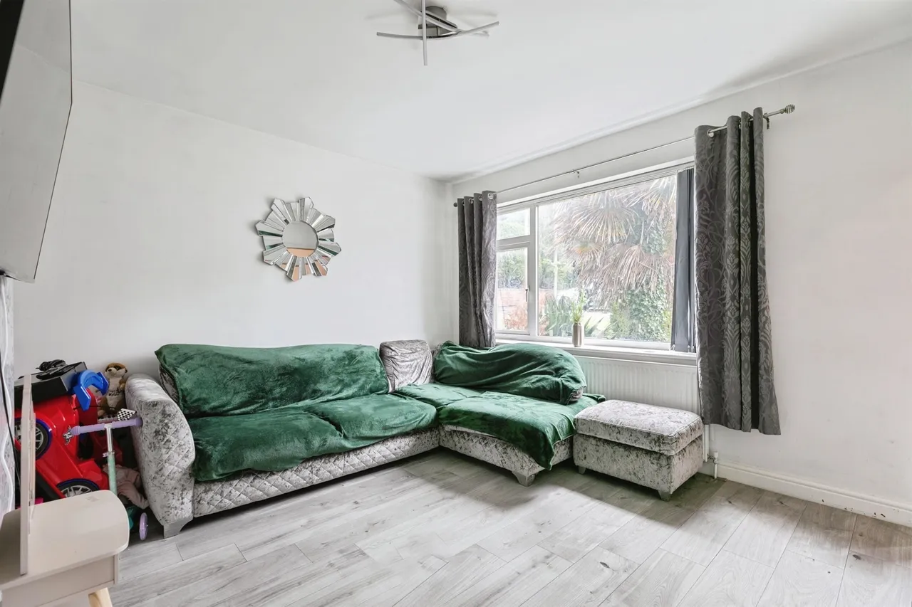Chevet Rise, Royston, Barnsley, photo 3