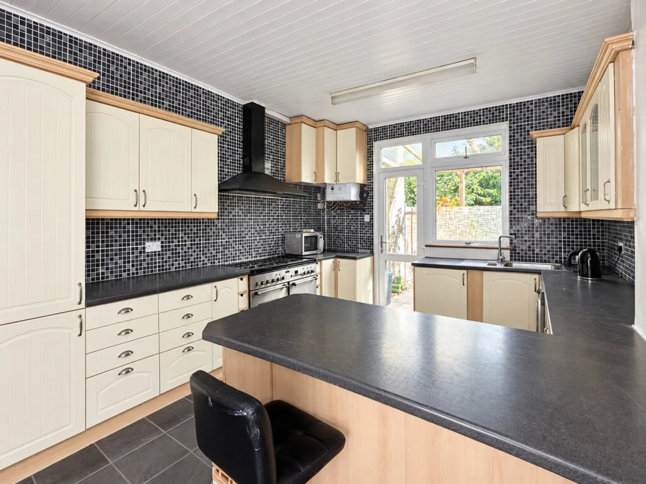 Ramuz Drive, Westcliff-On-Sea, SS0, photo 7