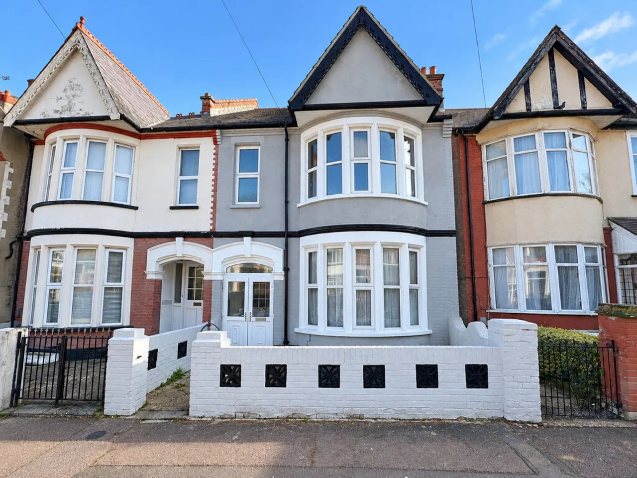 4 bed house to rent, Ramuz Drive, Westcliff-On-Sea, SS0