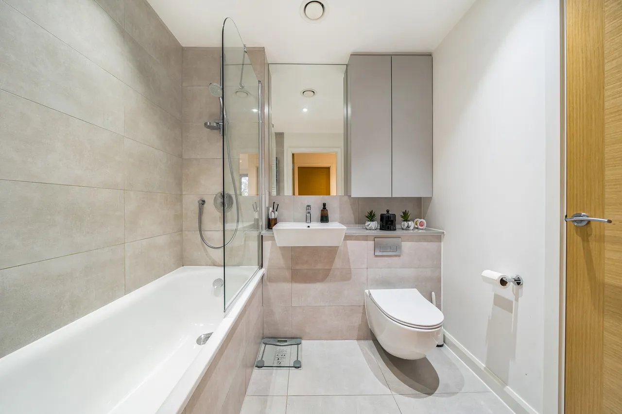 Station Approach, Ruislip, HA4, photo 11