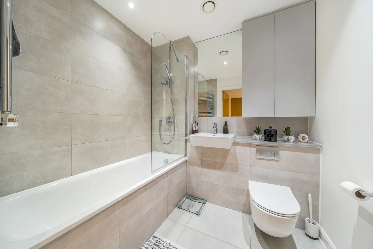 Station Approach, Ruislip, HA4, photo 7