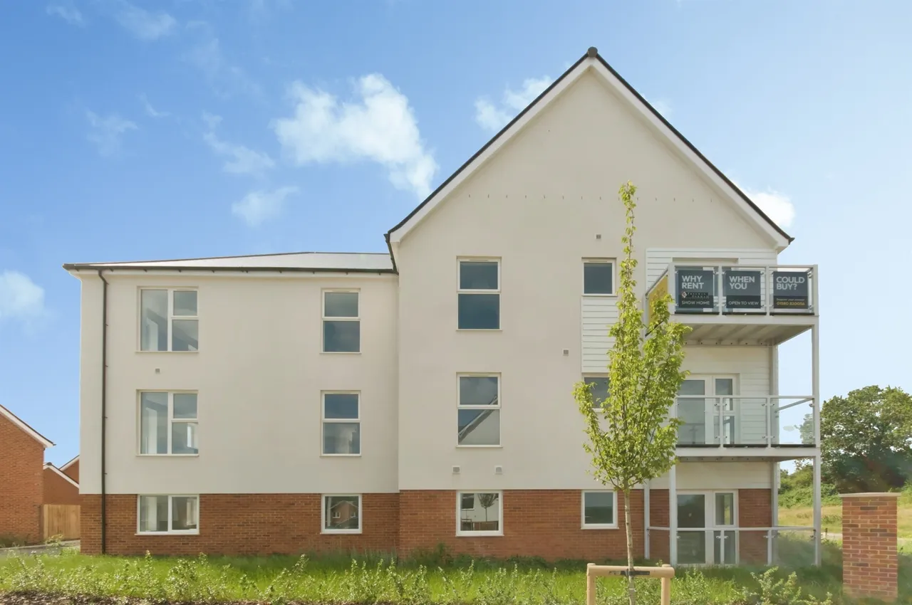 2 bed flat for sale — The Gateway, Bexhill-On-Sea