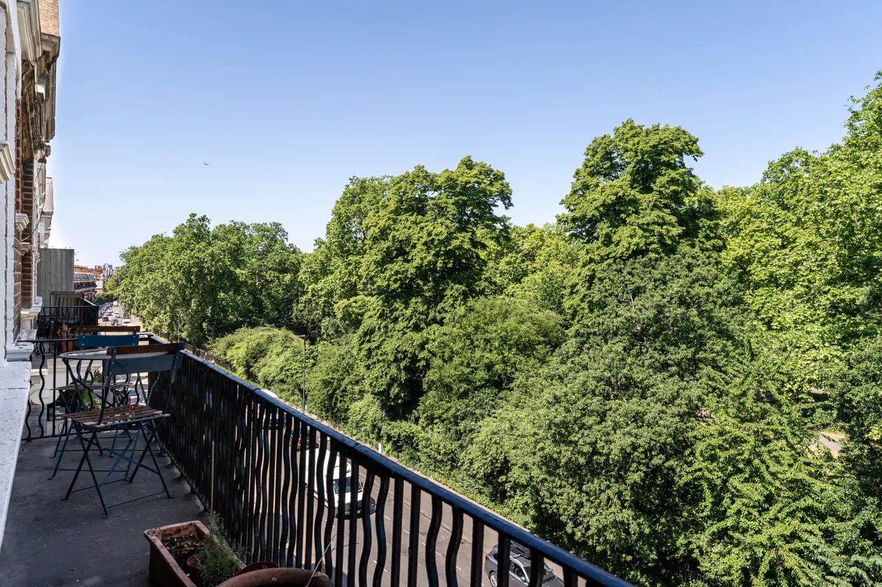 Prince Of Wales Drive, London, SW11, photo 3