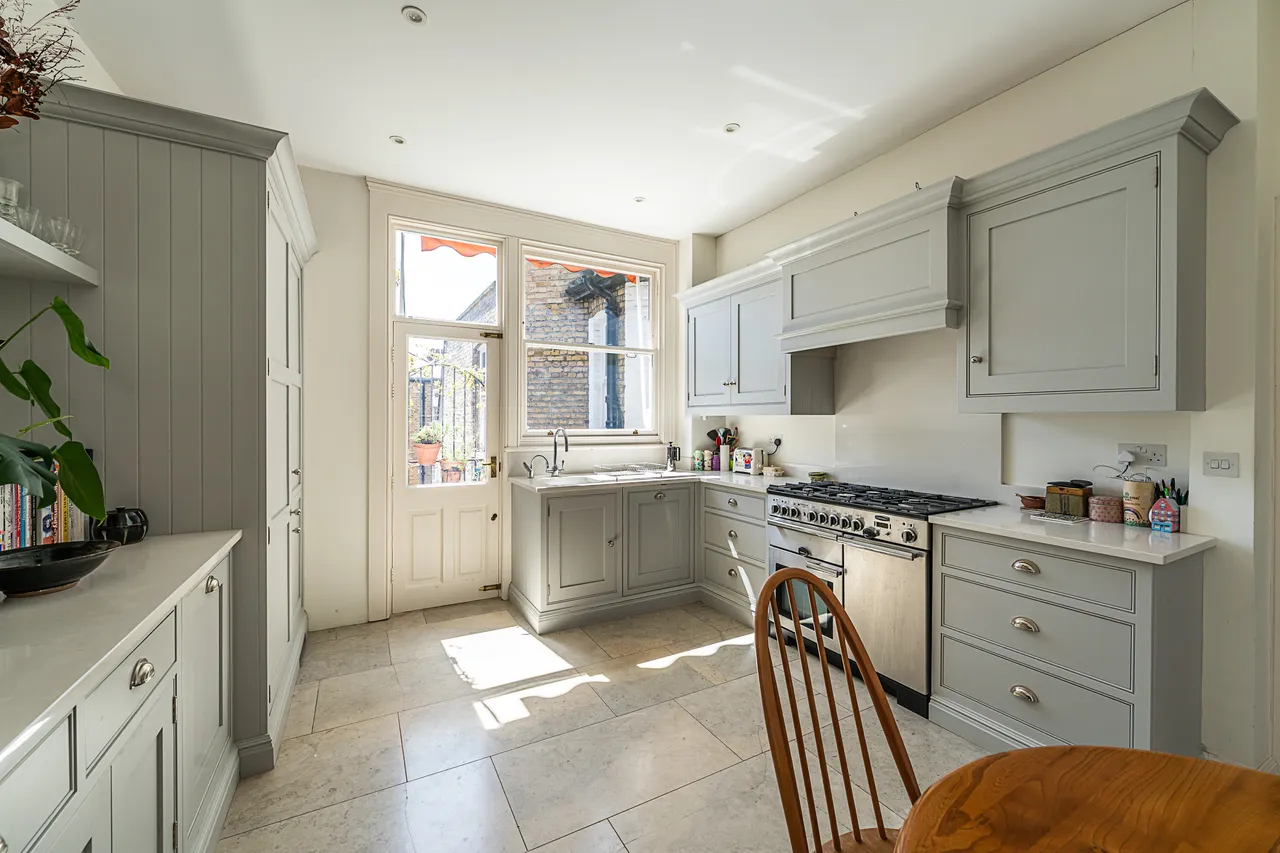 Prince Of Wales Drive, London, SW11, photo 4