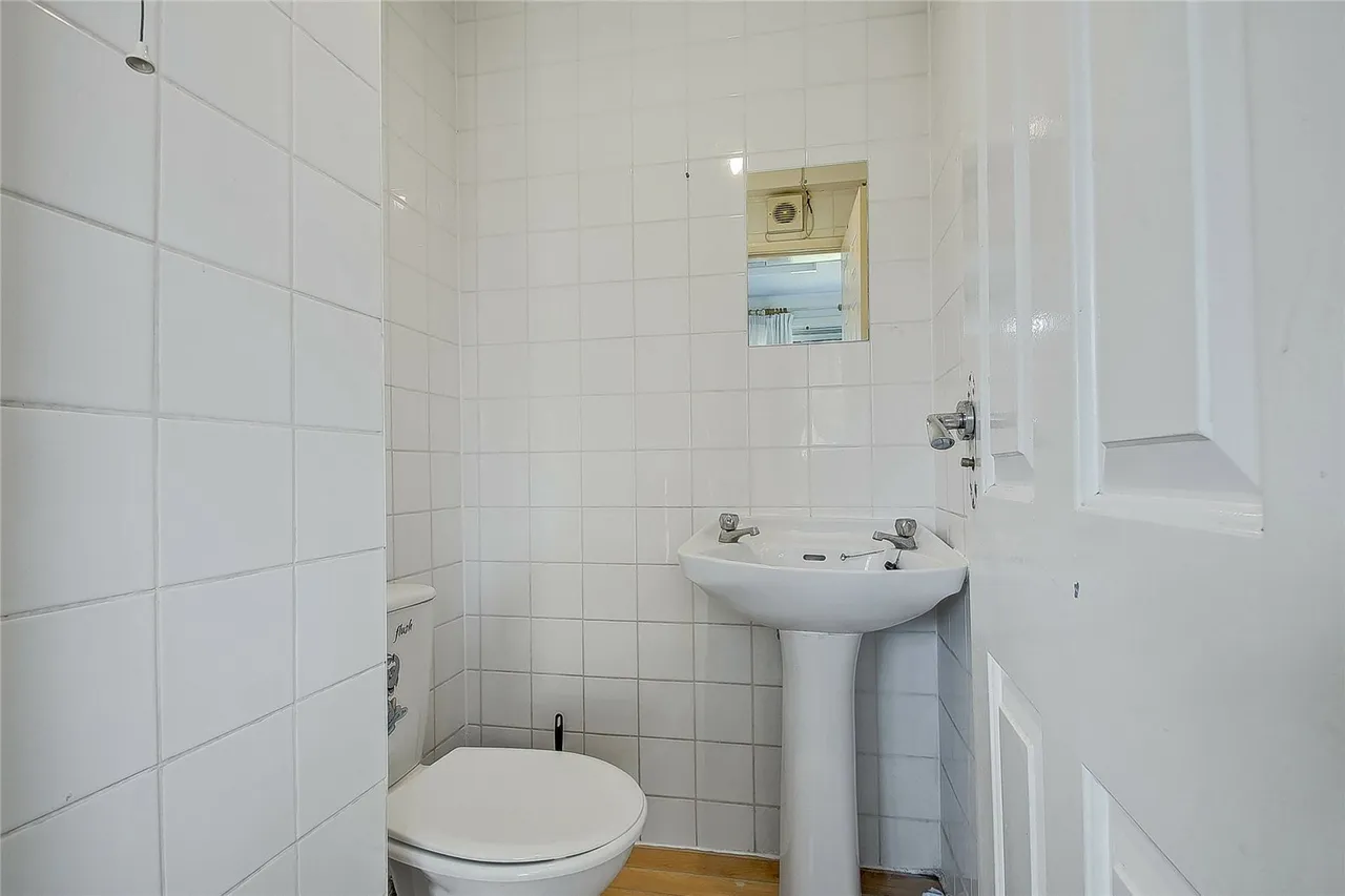 Hazelbank, Surbiton, KT5, photo 11