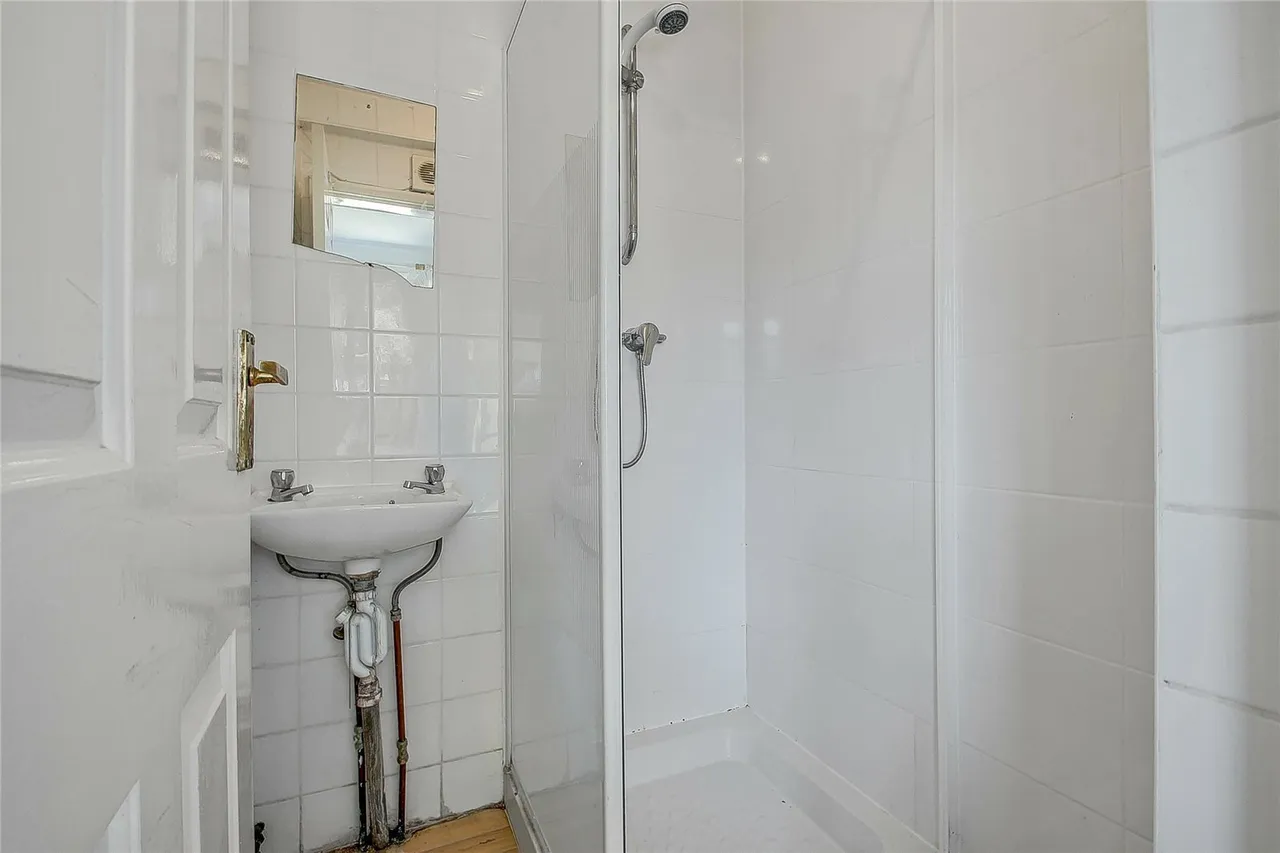 Hazelbank, Surbiton, KT5, photo 10