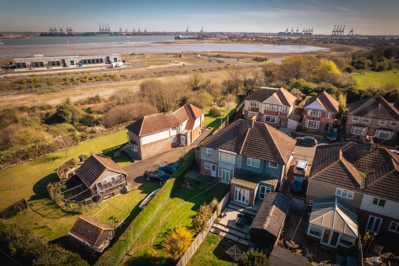 Shaftesbury Avenue, Harwich, CO12 4BS, photo 2