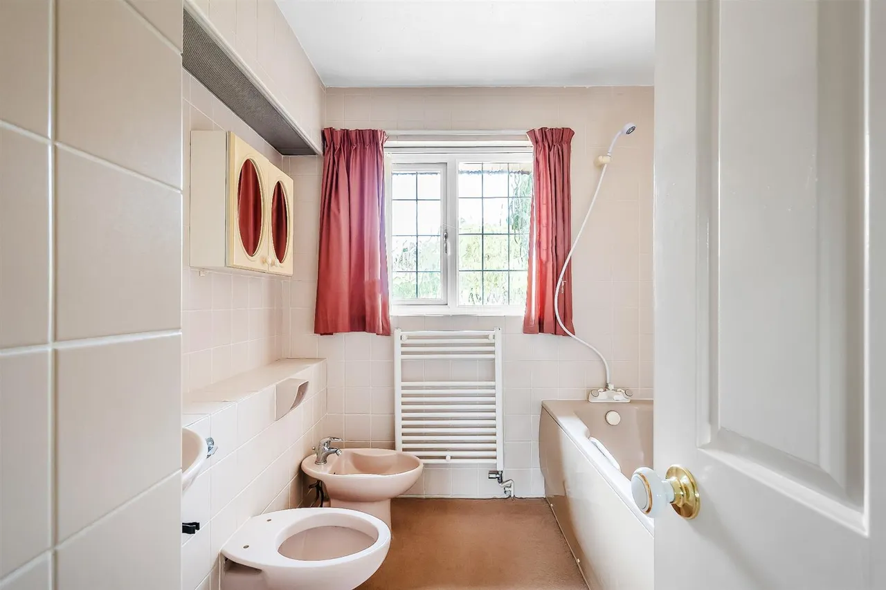 Ashwood Park, Fetcham, KT22, photo 10