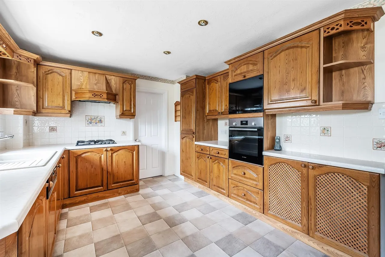 Ashwood Park, Fetcham, KT22, photo 3
