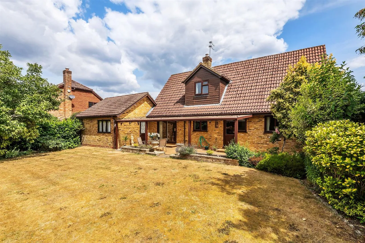 Ashwood Park, Fetcham, KT22, photo 14