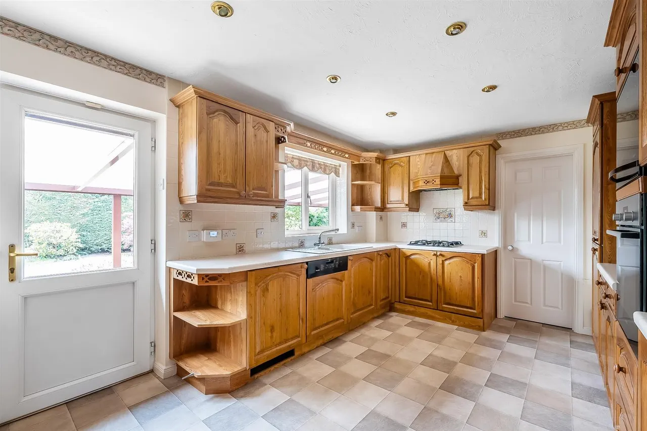 Ashwood Park, Fetcham, KT22, photo 12
