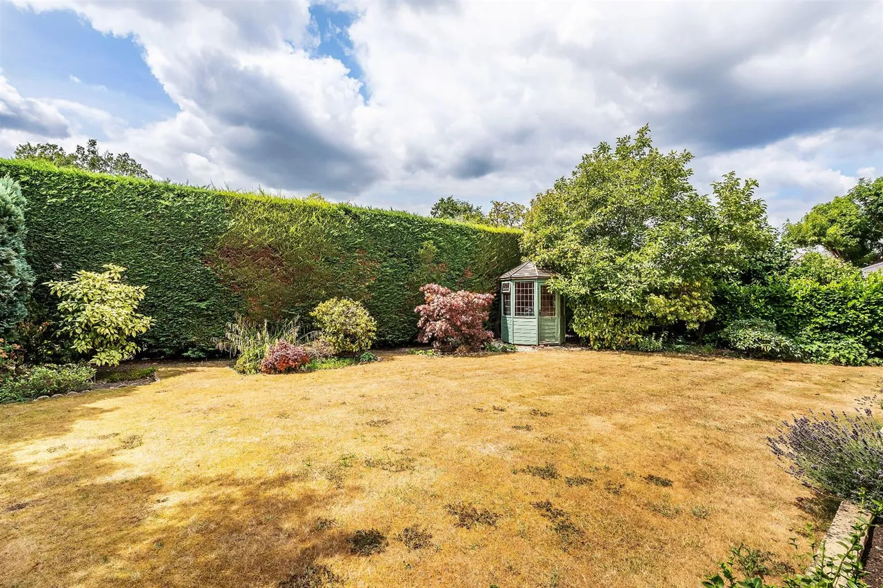 Ashwood Park, Fetcham, KT22, photo 13