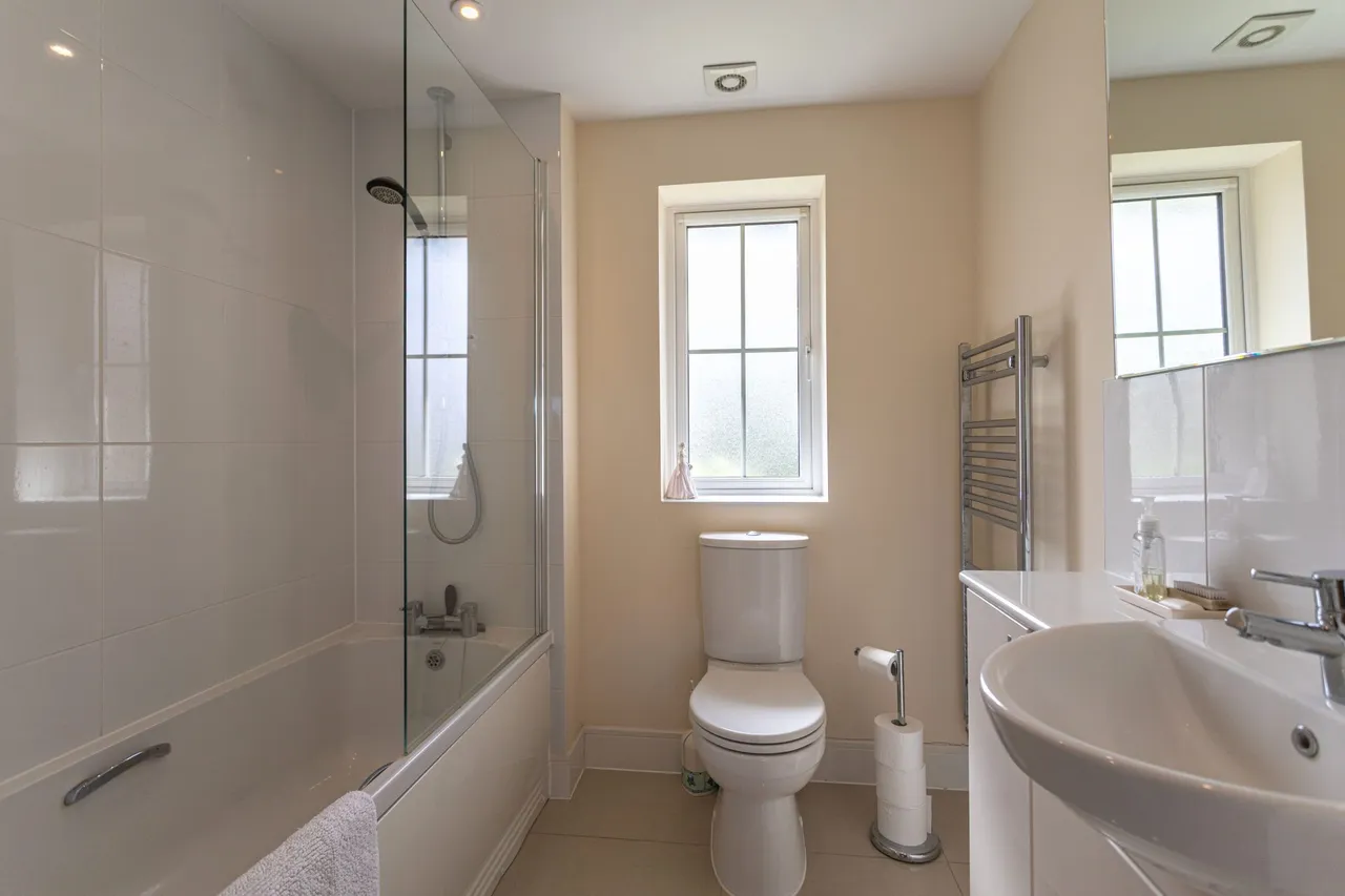 Mulberry Court, Hartley Wintney, Hook, RG27 8WU, photo 17