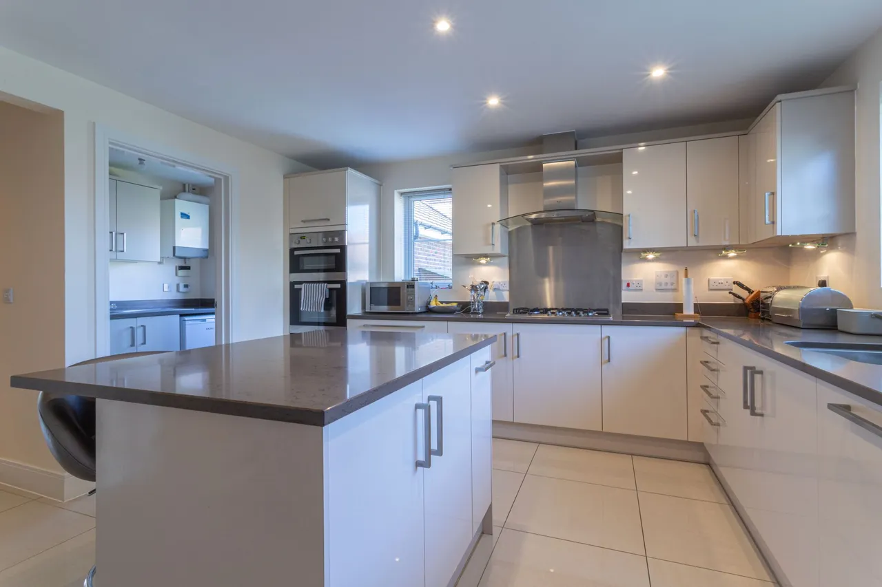 Mulberry Court, Hartley Wintney, Hook, RG27 8WU, photo 5