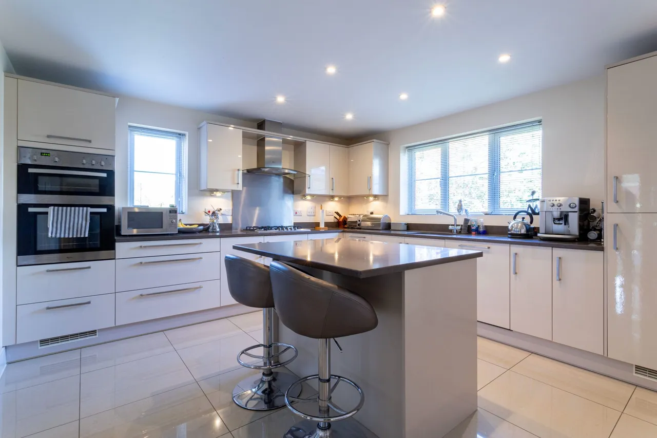 Mulberry Court, Hartley Wintney, Hook, RG27 8WU, photo 3