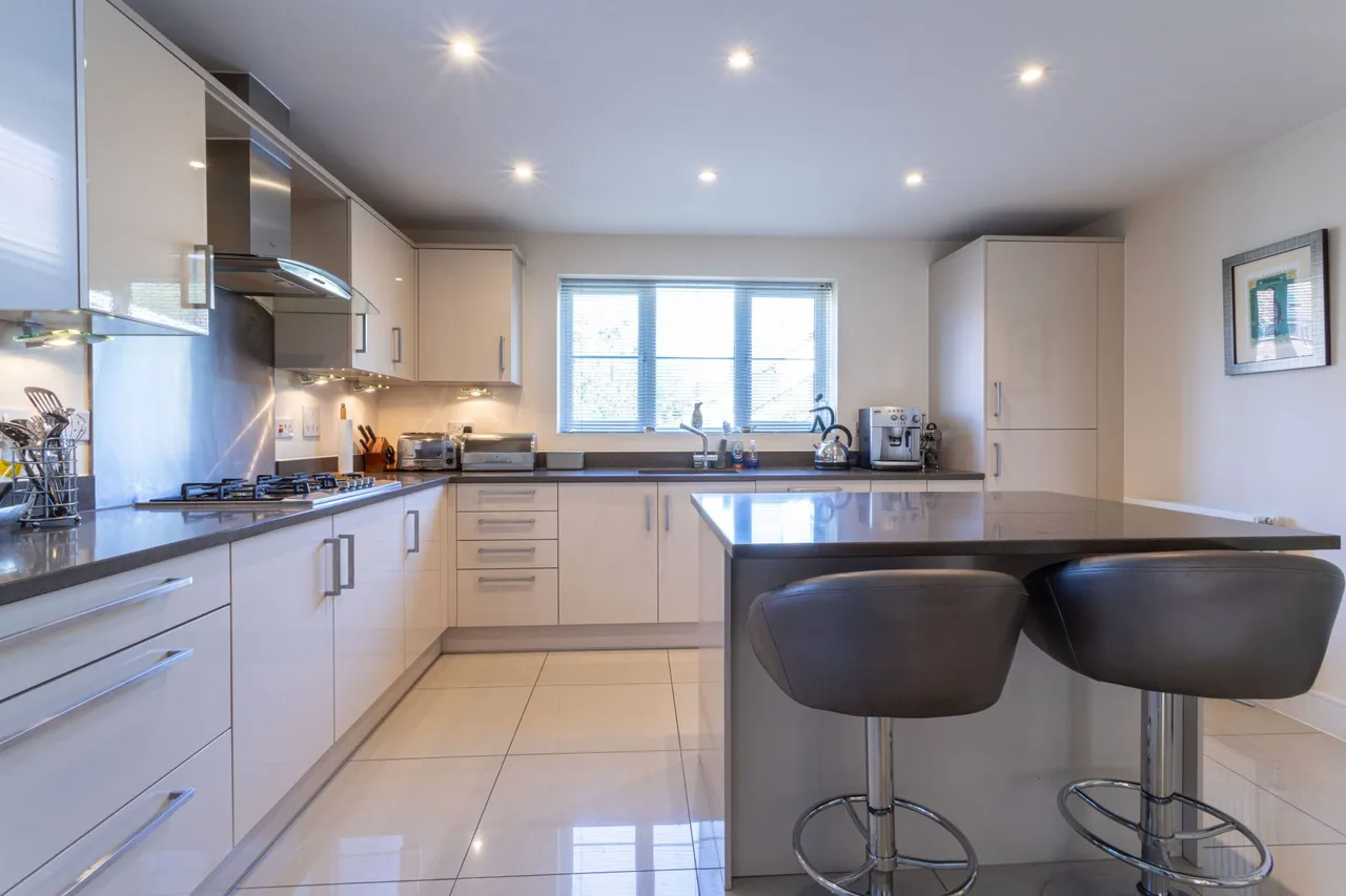 Mulberry Court, Hartley Wintney, Hook, RG27 8WU, photo 4
