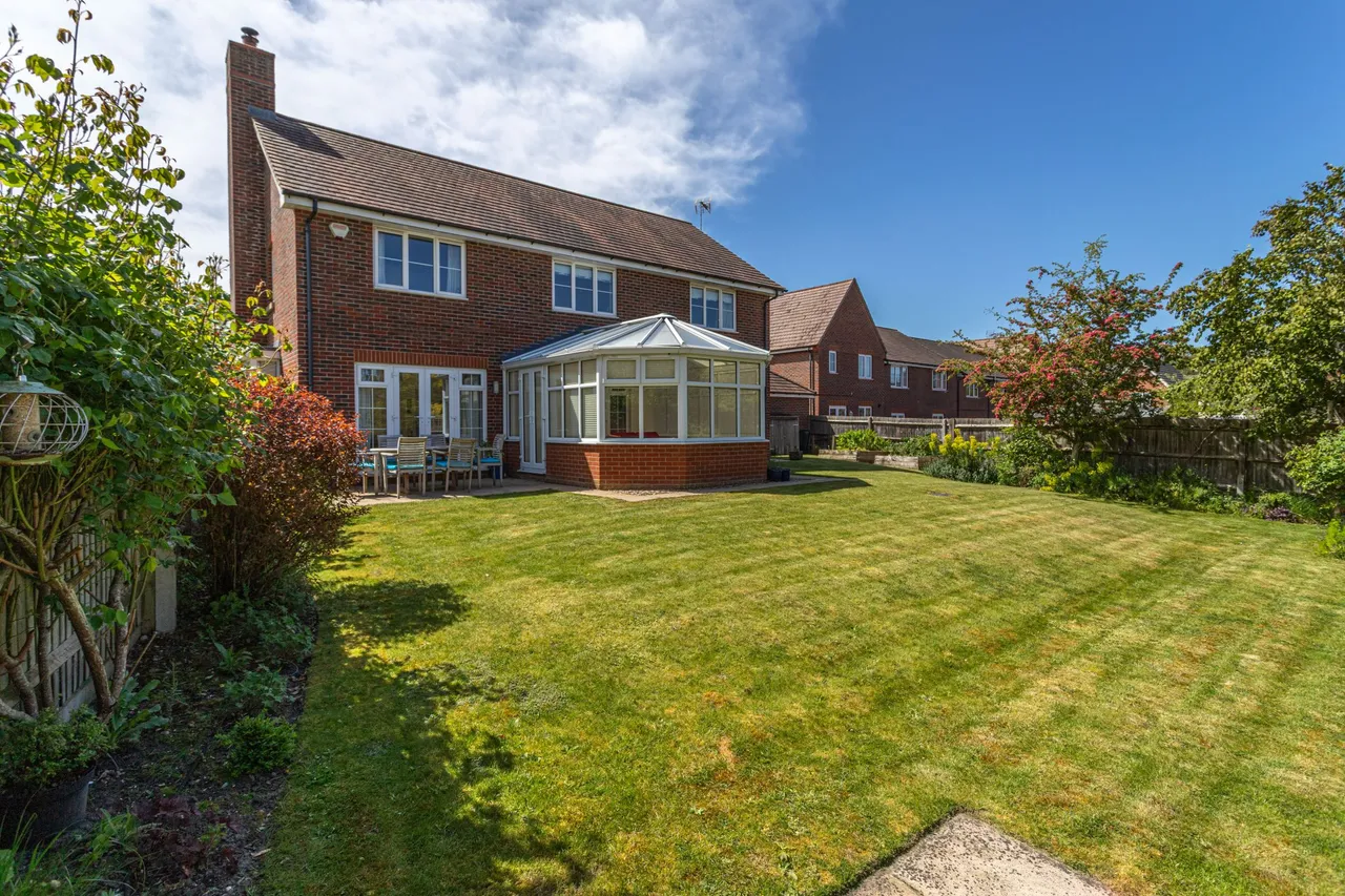 Mulberry Court, Hartley Wintney, Hook, RG27 8WU, photo 18