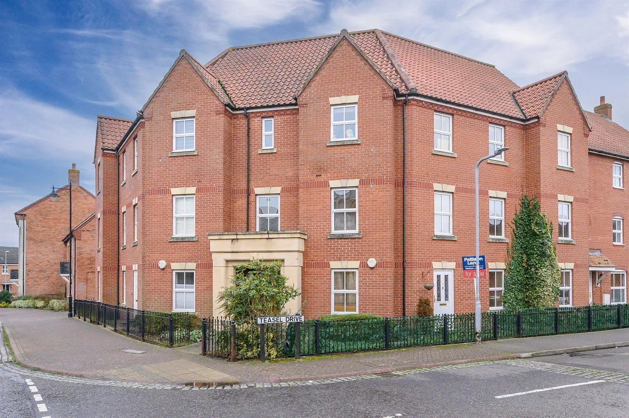 2 bed flat for sale, Teasel Drive, Kettering, NN14
