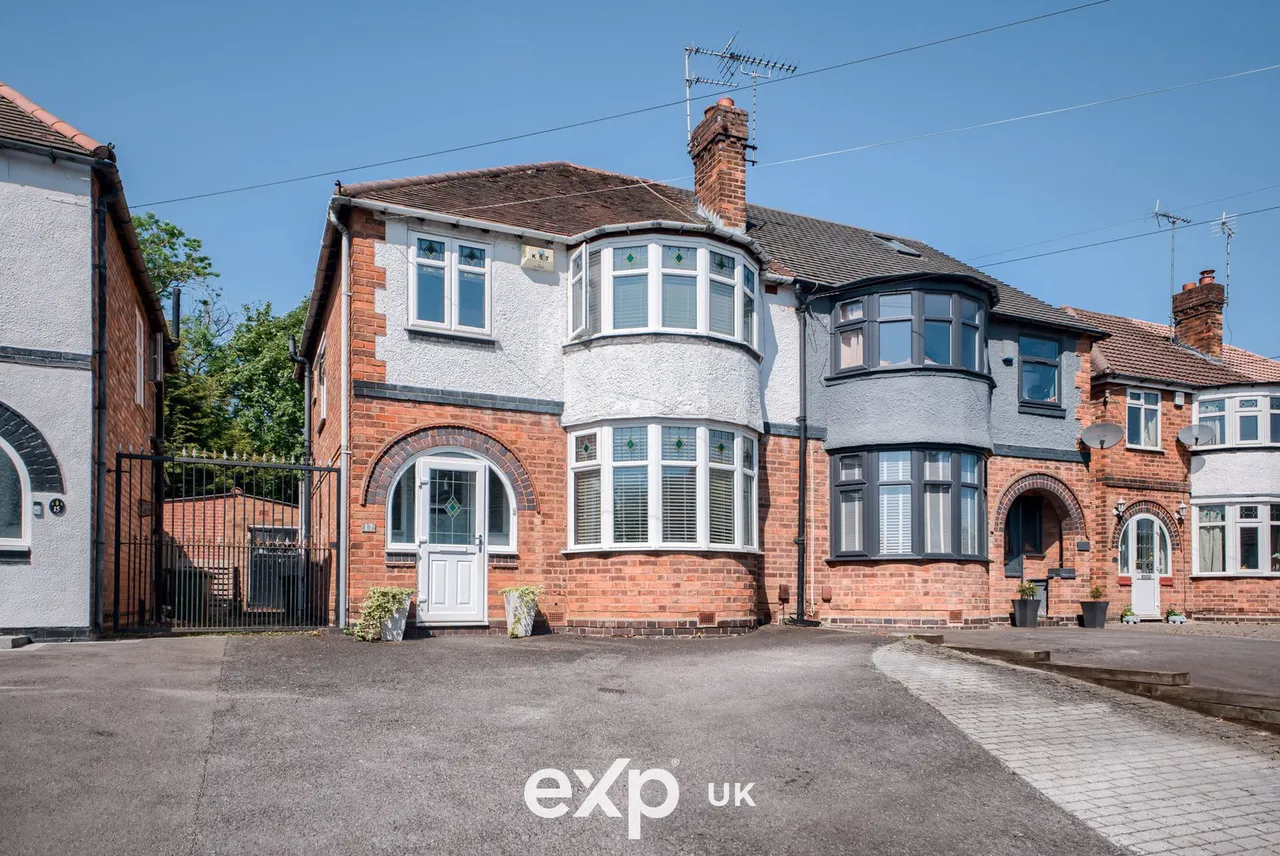 3 bed house for sale — Braemar Road, Solihull